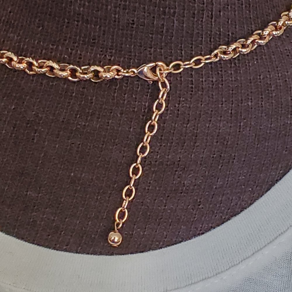 Amber look stones with filigree tri-tone necklace - Picture 7 of 9
